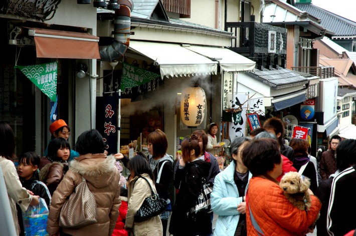 Touristen in Enoshima